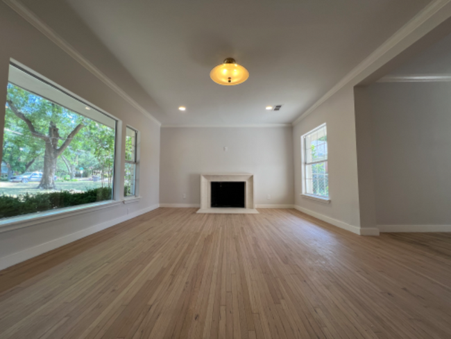 Building Photo - 2227 Elmwood Blvd