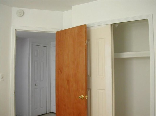 Building Photo - 2173 Hemlock Dr