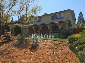 Building Photo - 1501 Fieldcrest Dr