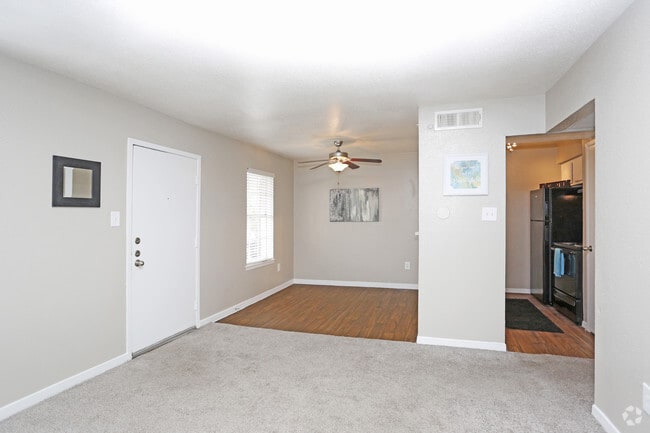 1BR, 1BA - 702SF - Veranda