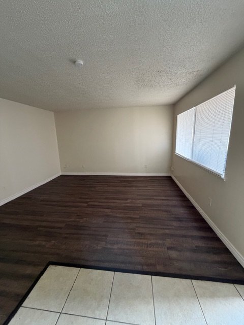 Building Photo - 3044 N Fruit Ave