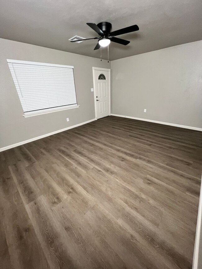 Foto del edificio - 134 NE Fullerton- Hot new listing!