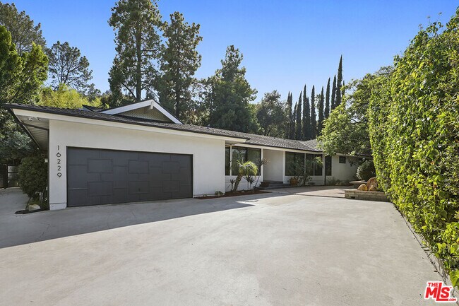 Foto del edificio - 16229 Dorilee Ln