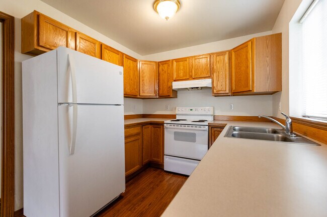 Cocina - 1608 N Brook Ct