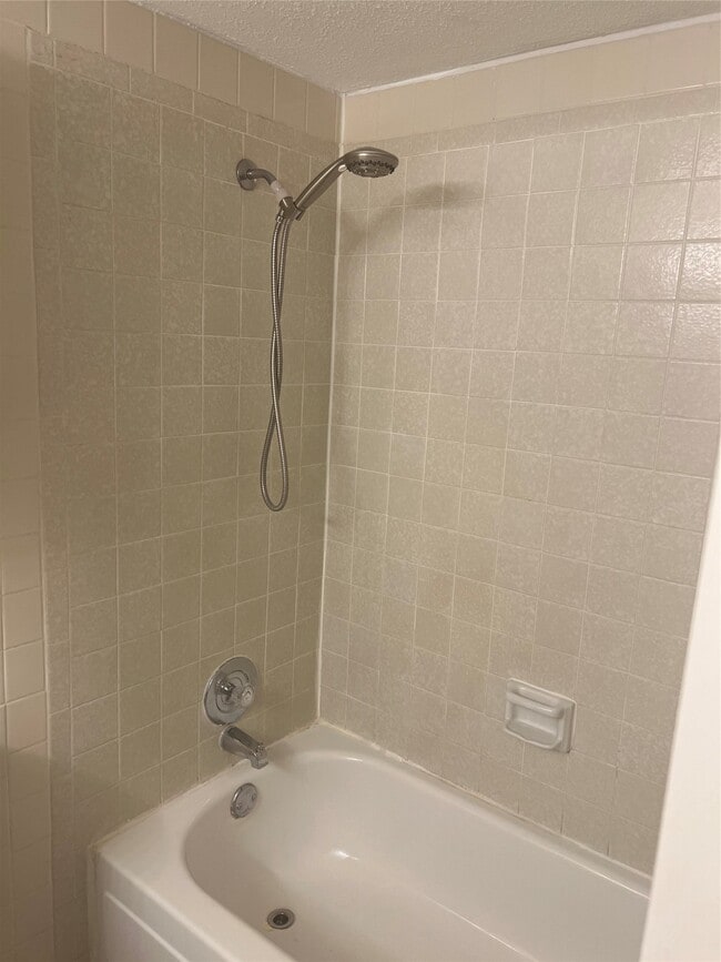 Foto del edificio - 10811 Richmond Ave.