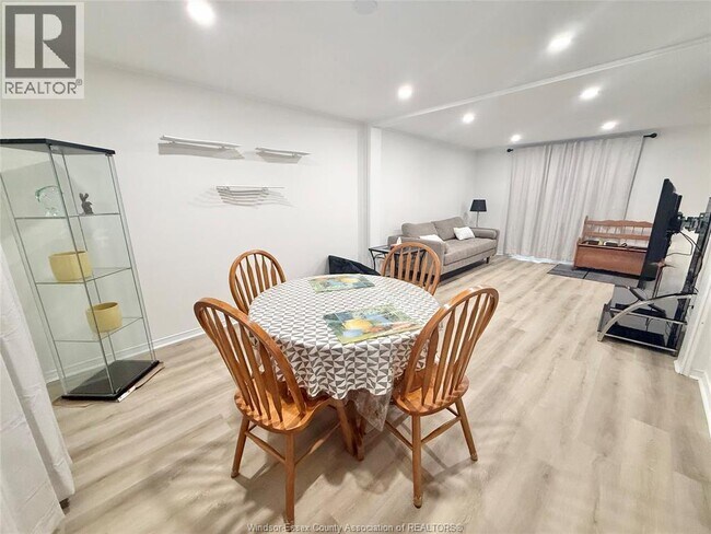 Building Photo - 10664 Atwater Crescent