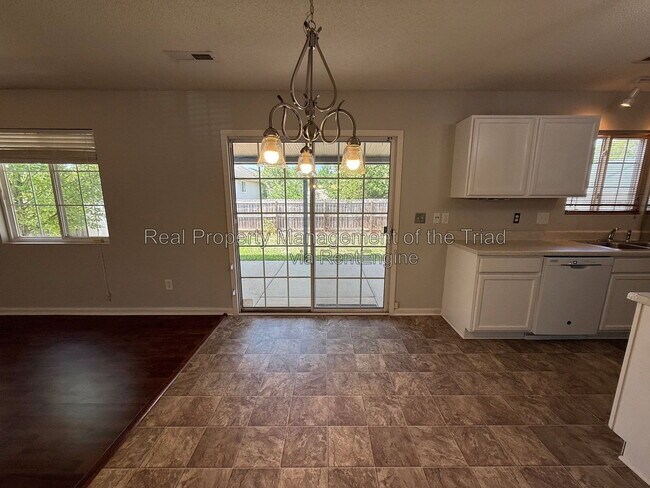Foto del edificio - 809 Topsail Dr