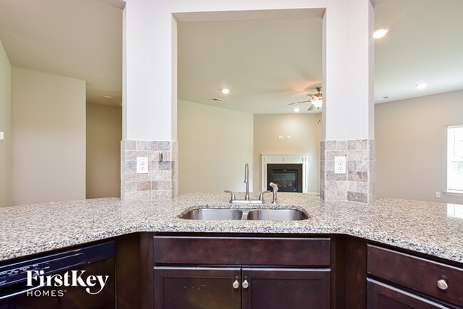 Building Photo - 130 Kestrel Cir