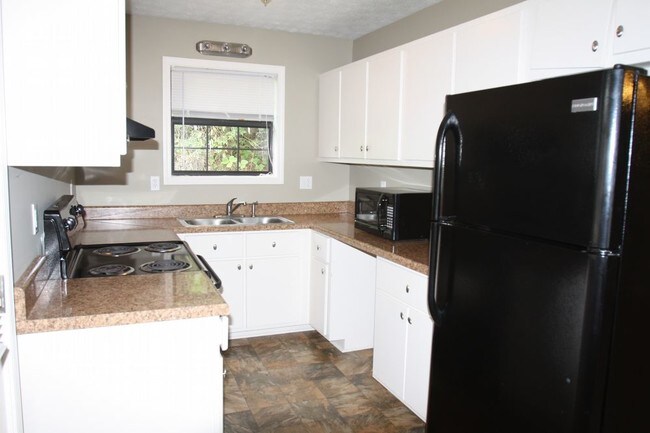 Building Photo - 2 Bed 2 Bath in Town Ellijay