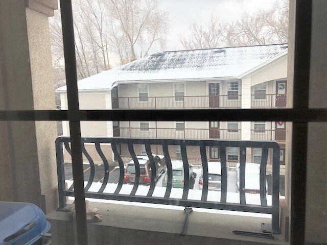 Balcón - 567 N University Ave