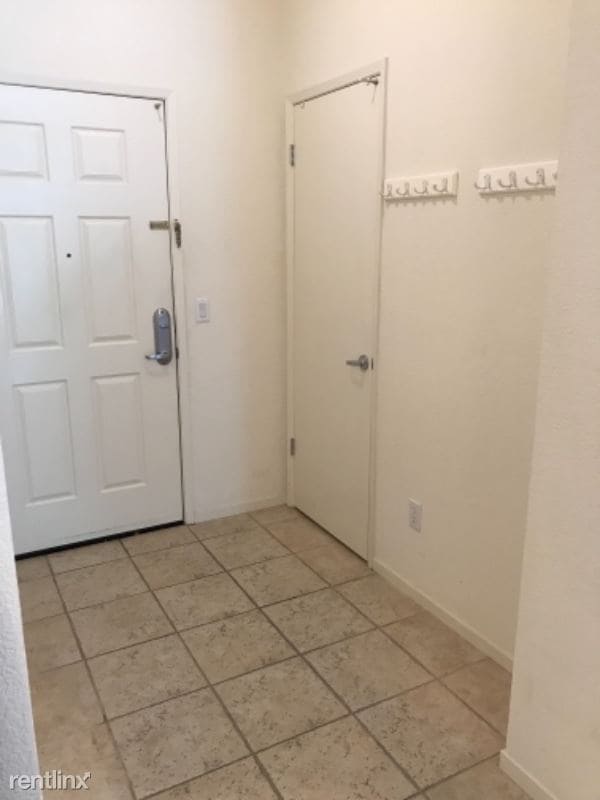 Building Photo - 12 Oak Grove Dr