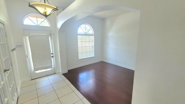 Building Photo - 1269 SW Aragon Ave