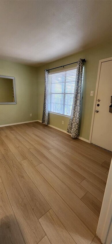 Foto principal - 710 E Dean Keeton St