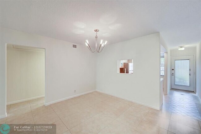 Building Photo - 3002 Portofino Isle