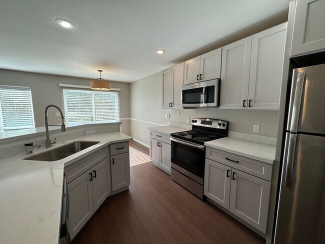 Building Photo - Canyonwood Townhouse ~ Bothell