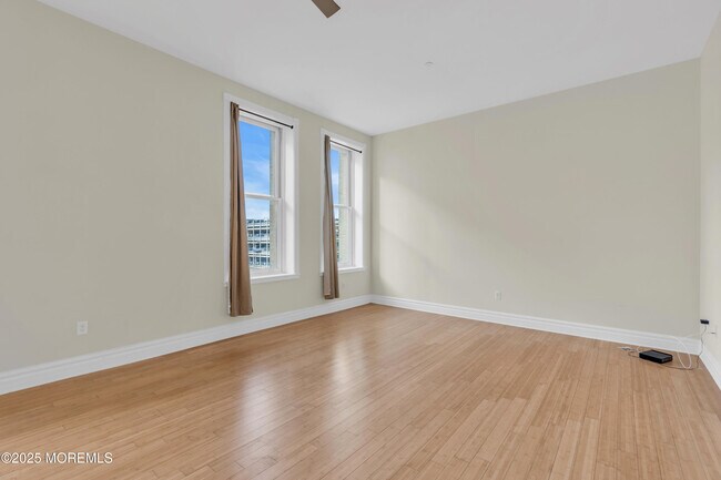 Foto del edificio - 300 Emory St