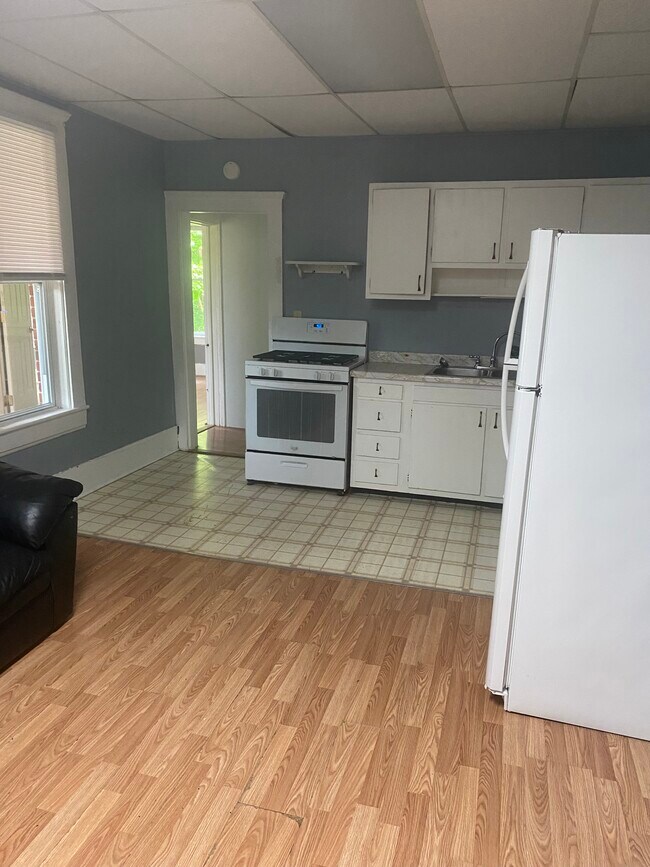 Building Photo - 35. W. University Street