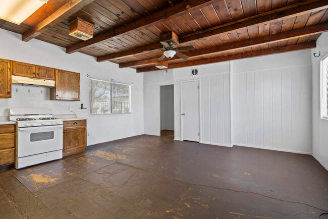 Building Photo - 3120 N Romero Rd