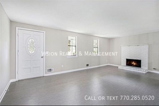 Foto del edificio - 204 Woodland Ct.