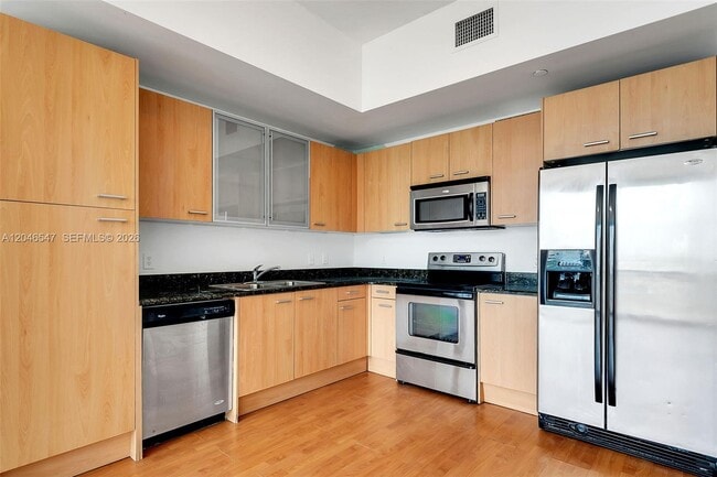 Foto del edificio - 1350 NW 8th Ct