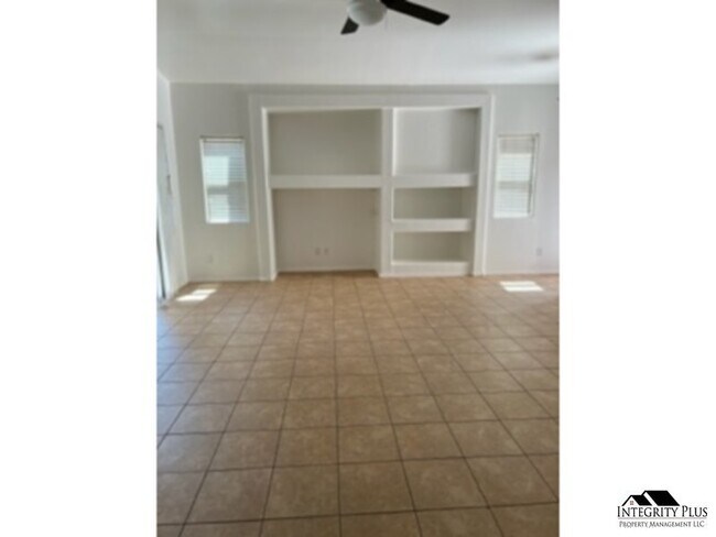 Foto del edificio - 4 bd 2 ba