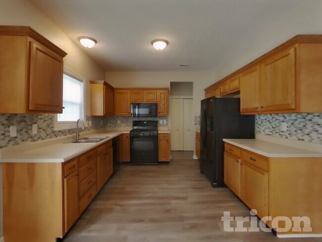 Foto del edificio - 2990 Parkview Dr