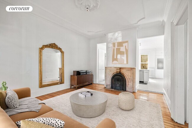 Foto del edificio - 16 Orient Ave