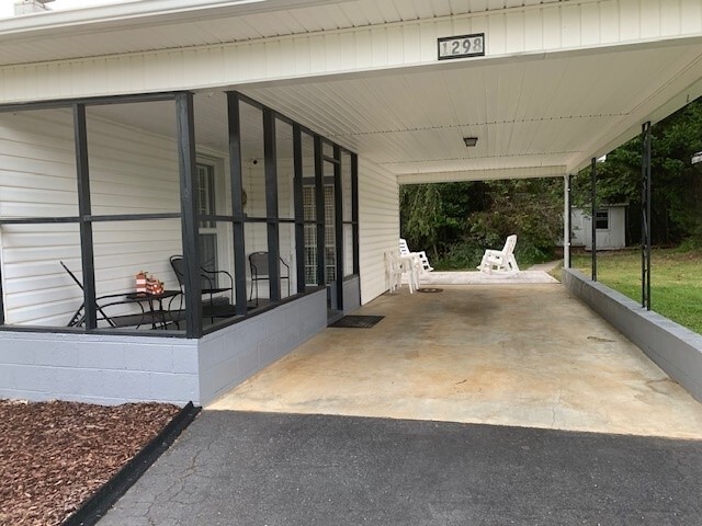 Building Photo - 1298 State Rd 690