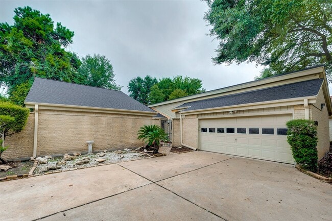 Building Photo - 6030 Gallant Forest Dr