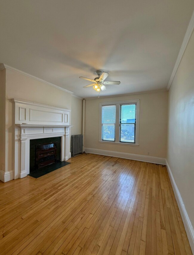 Building Photo - Great Value 1-Bed - Landlord Paying Broker...