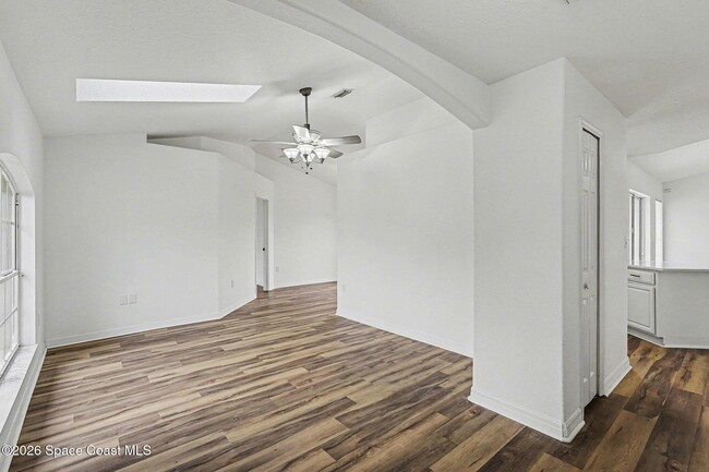 Foto del edificio - 998 Haas Ave NE