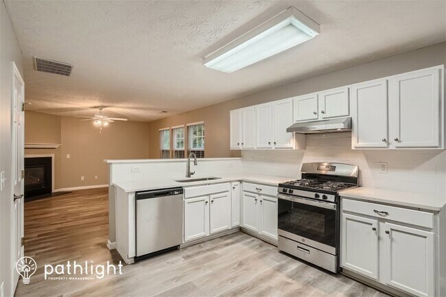 Building Photo - 177 Village Trce