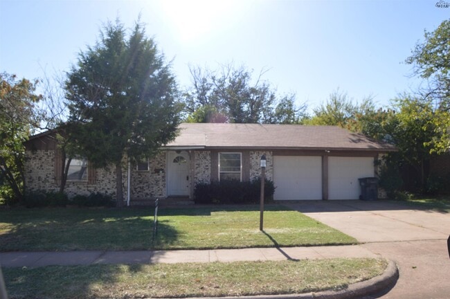 Building Photo - 3902 Hooper Dr