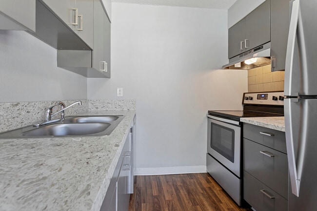 Building Photo - Gateway Crossing Apartments