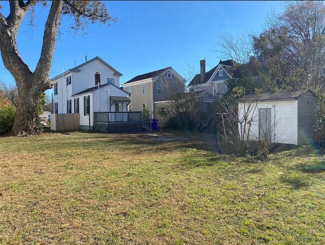 Foto del edificio - 327 S Main St