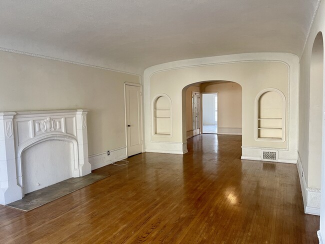 Building Photo - 1017 Meadowbrook Ave