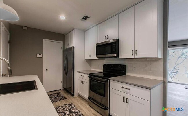 Foto del edificio - 5310 Lakeaire Blvd