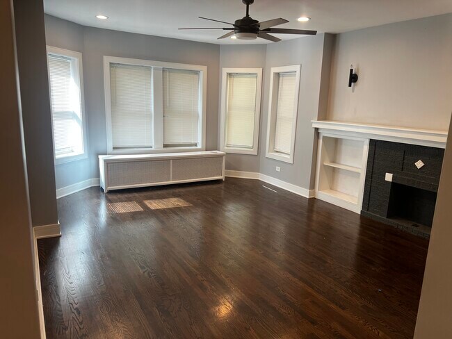 Foto del edificio - 5437 N Sawyer Ave