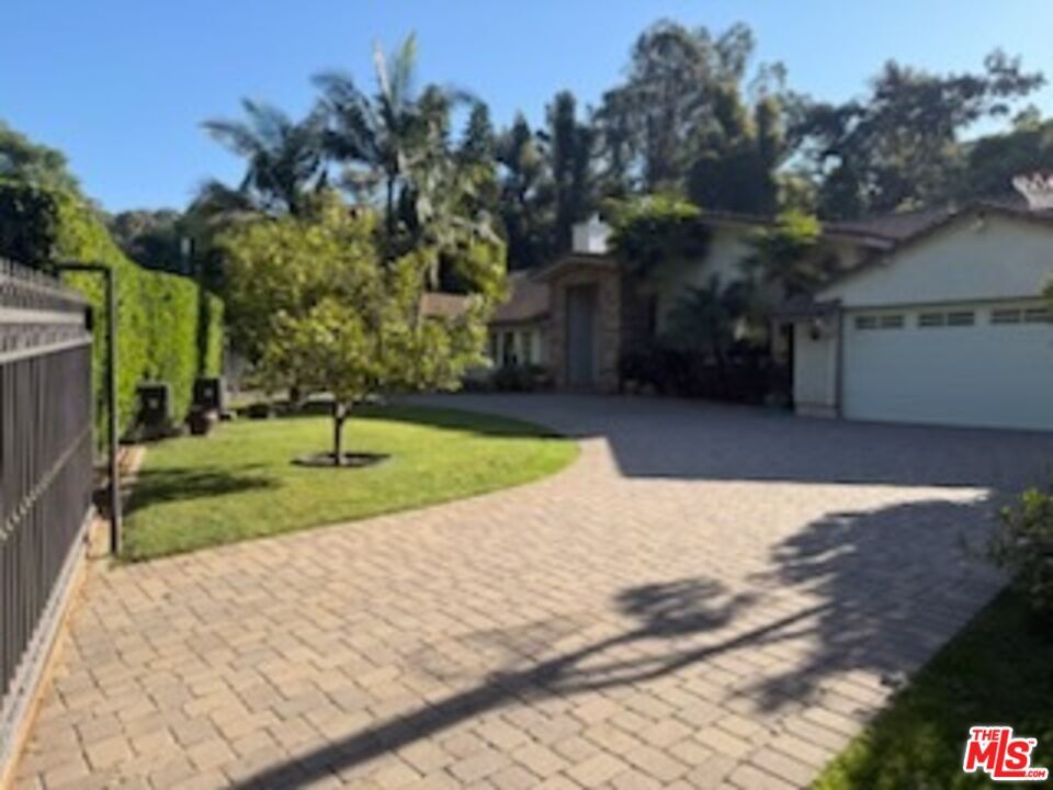 Primary Photo - 1148 San Ysidro Dr