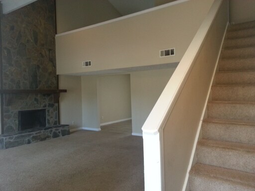 Building Photo - 834 Kenwood Ln