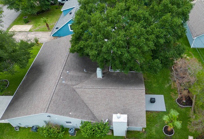 Foto del edificio - 307 Shirleen Dr