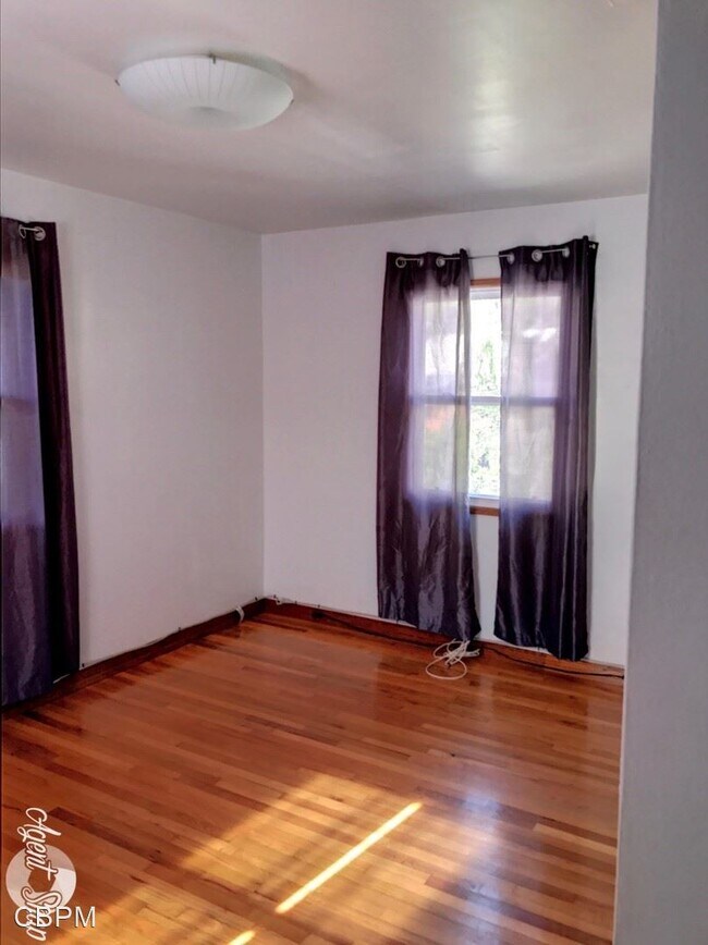 Foto del edificio - 3 br, 2 bath House - 82 Howard Street