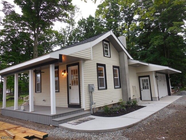 Building Photo - 906 Ringwood Ave