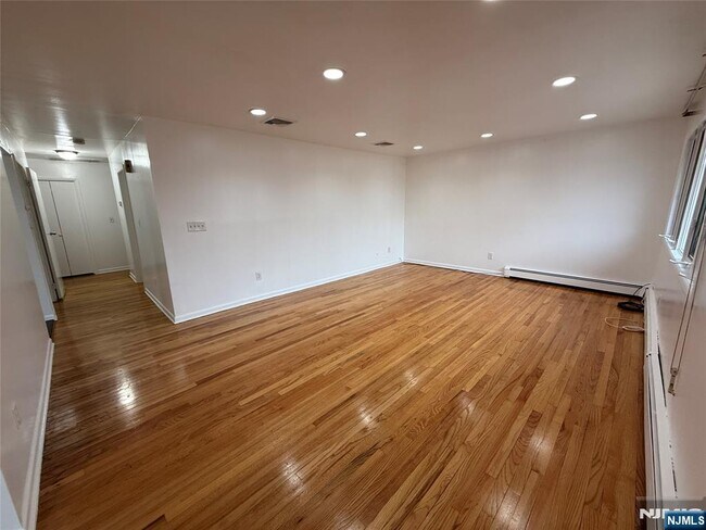 Foto del edificio - 495 Catherine St
