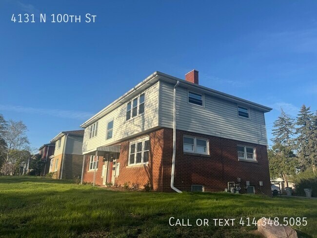 Building Photo - Remodelled 3 Bed Lower