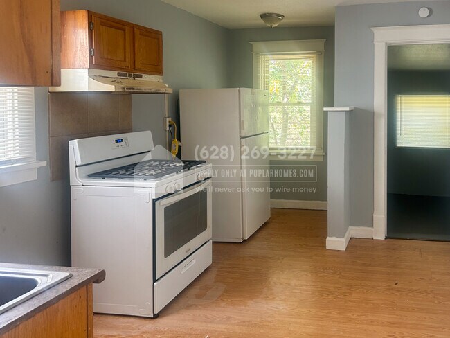 Foto del edificio - 3438 Lucas and Hunt Rd