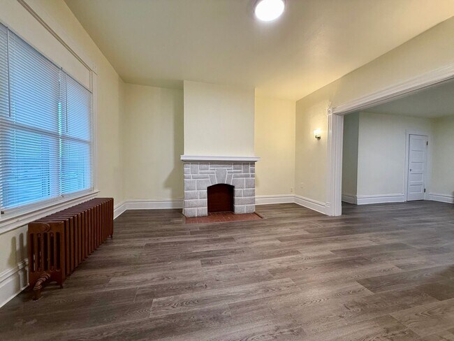 Building Photo - Now showing updated 4BR 1.5 bath house!
