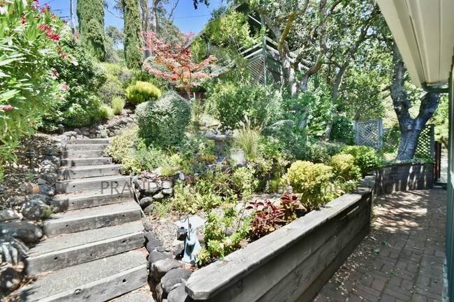 Foto del edificio - 70 Ridge Rd