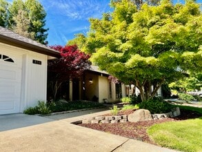 Building Photo - 836 E Serena Ave