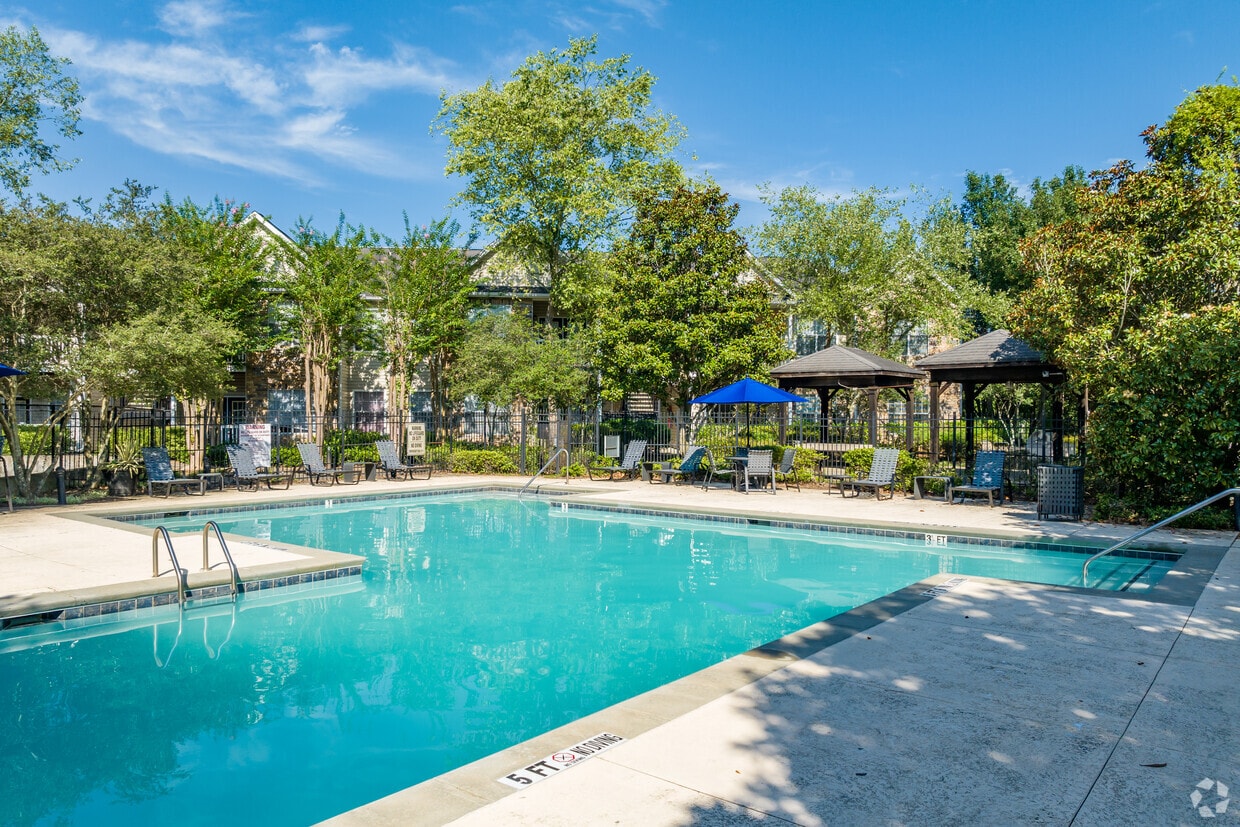 Parkway Grand Apartments in Decatur, GA